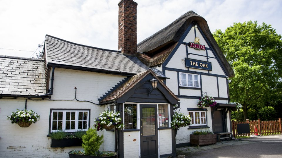 What are the best pubs and restaurants in Aston Clinton?