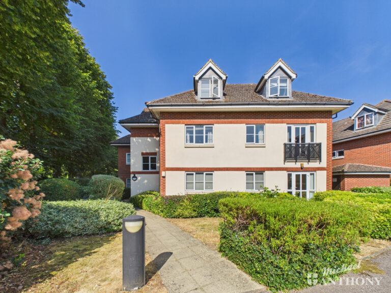 Coy Court, Aylesbury, Buckinghamshire Image