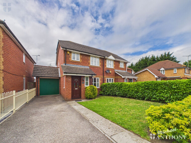 Redwood Drive, Aylesbury Image