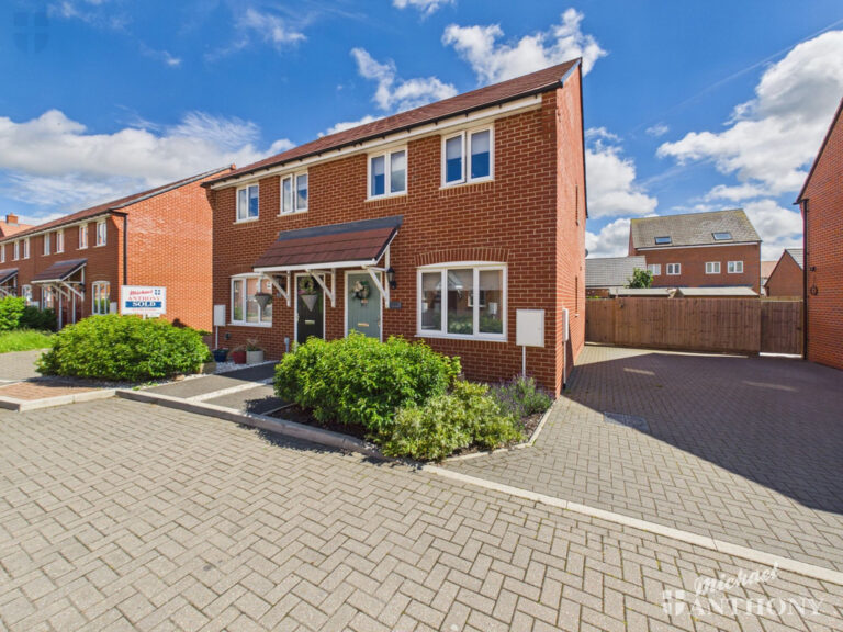 Berkhamsted Way, Broughton Image
