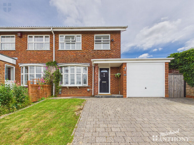 Hazlehurst Drive, Aylesbury Image