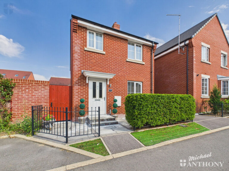 Woolbrock Close, Aylesbury Image