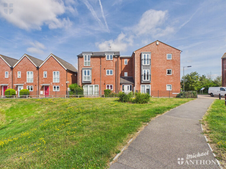 Grenadier Path, Aylesbury Image