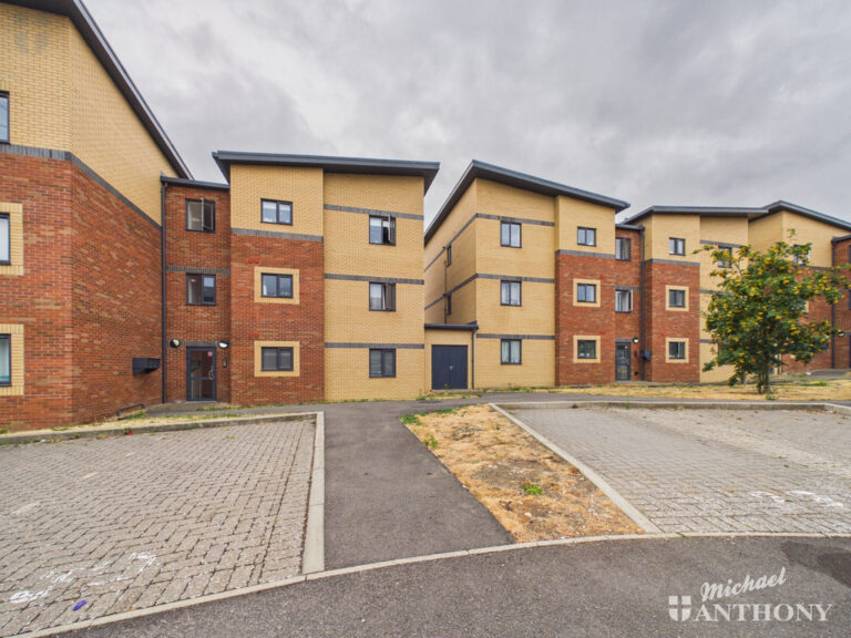 Ainger Close, Aylesbury Image