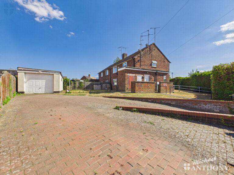 Churchill Avenue, Aylesbury Image