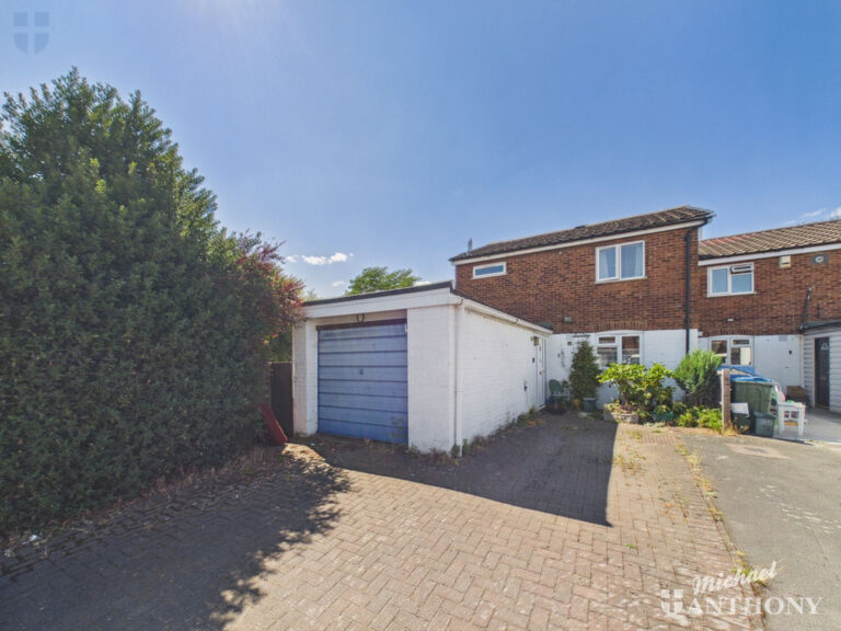 Monmouth Close, Aylesbury, Buckinghamshire Image