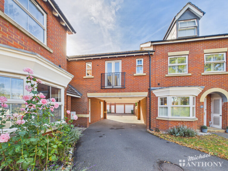 Whitebeam Close, Weston Turville Image