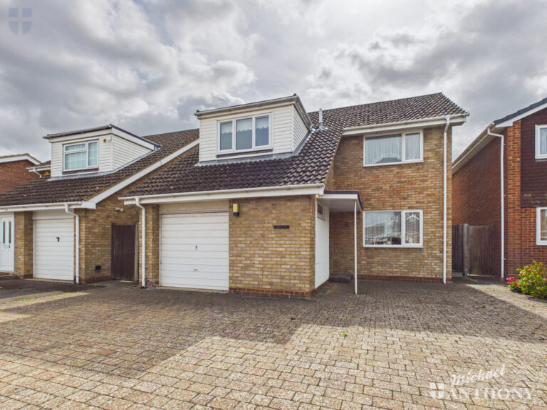 Oulton Close, Aylesbury Image