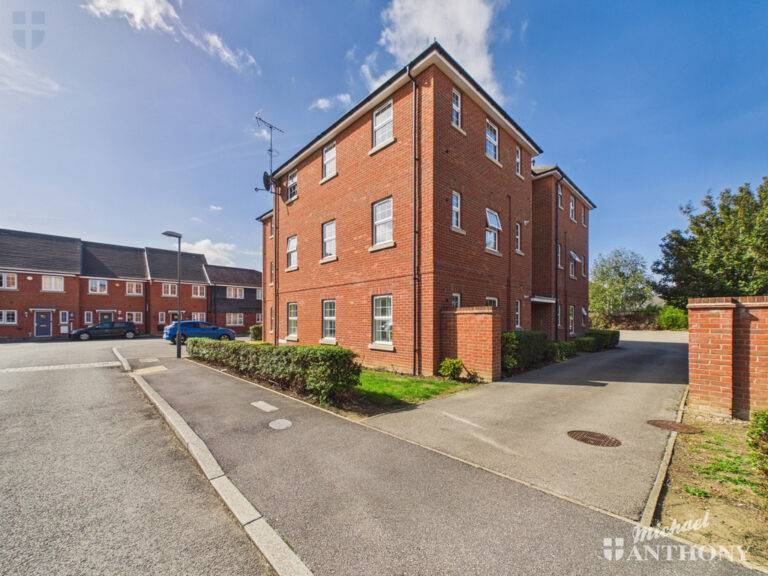Pluto Way, Aylesbury Image