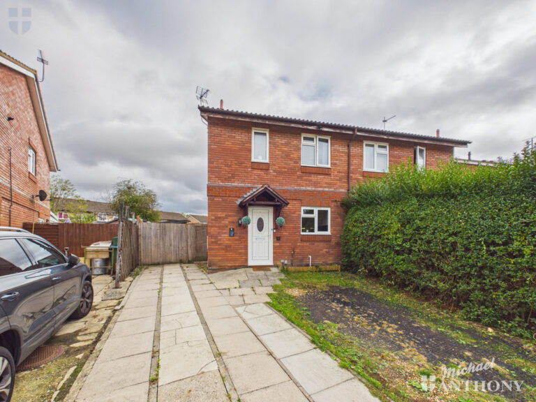 Eeles Close, Aylesbury Image