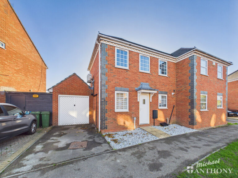 Lark Vale, Aylesbury Image