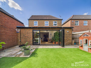 Great Meadow Way, Fairford Leys, Aylesbury