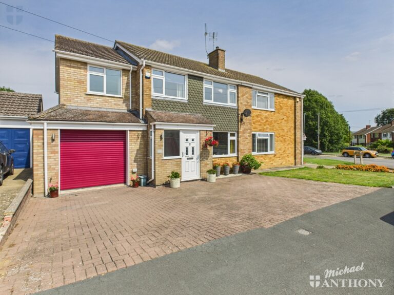 Midhurst Close, AYLESBURY, HP21 9TZ