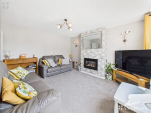 Midhurst Close, AYLESBURY, HP21 9TZ