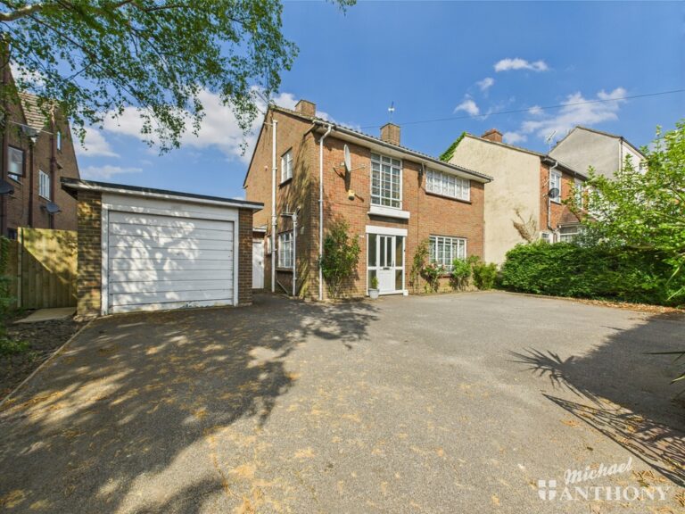 Bicester Road, Aylesbury, Buckinghamshire Image