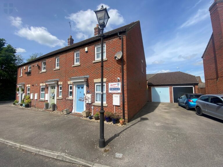 Coombe Lane, Aylesbury, HP19 7HH