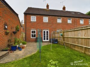 Coombe Lane, Aylesbury, HP19 7HH