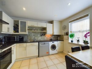 Coombe Lane, Aylesbury, HP19 7HH