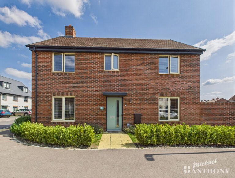 Curtiss Lane, Weston Turville, Aylesbury Image