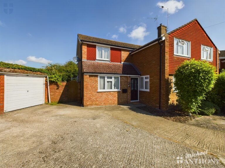Pike Corner, Aylesbury, Buckinghamshire Image