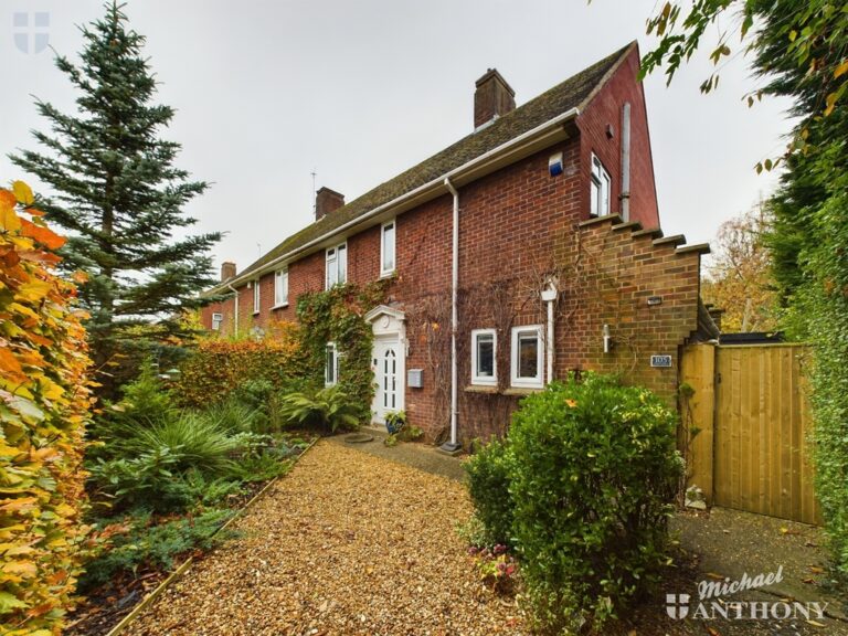 Thame Road, Aylesbury, Buckinghamshire