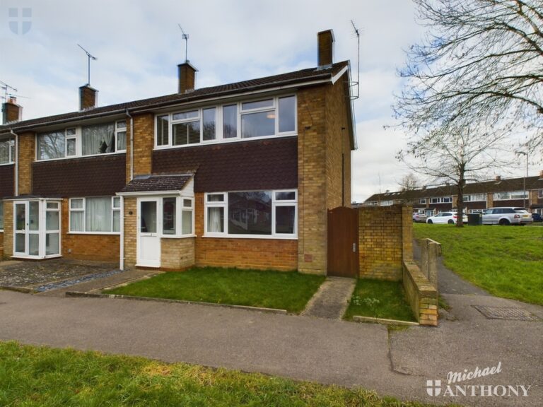 Chadwell Path, Aylesbury, Buckinghamshire