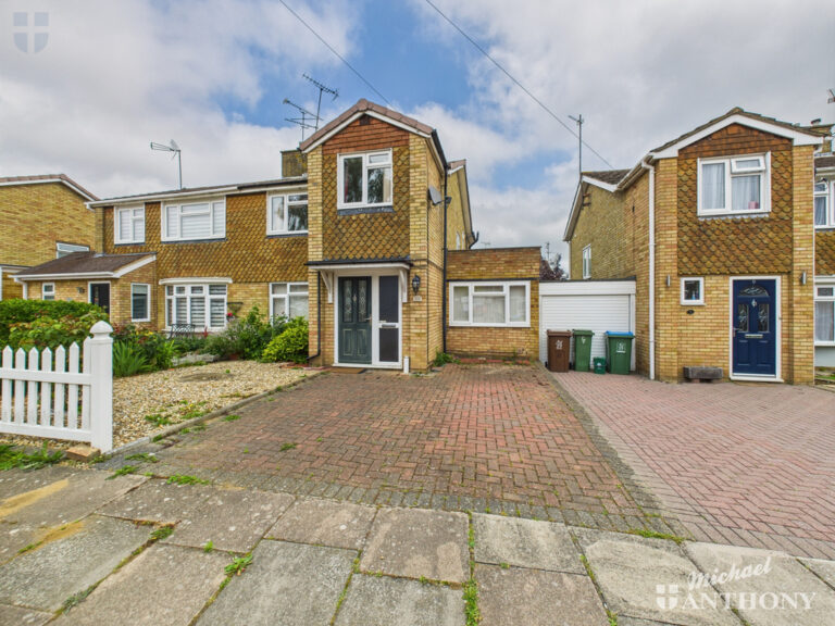 Hawthorn Close, Aylesbury, Buckinghamshire Image