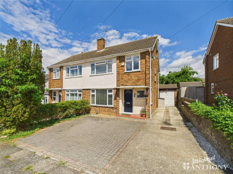 Stirling Avenue, Aylesbury, Buckinghamshire