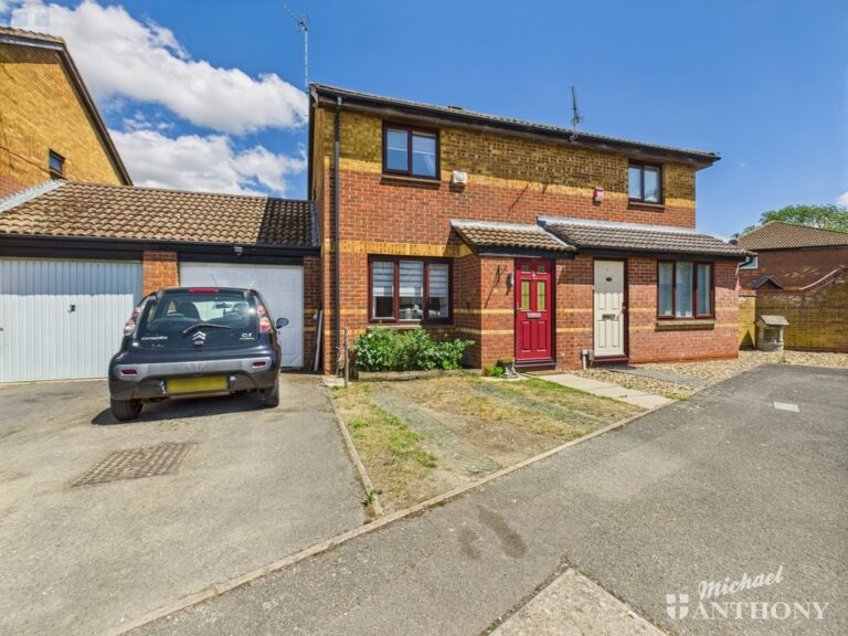The Pastures, Aylesbury, Buckinghamshire Image