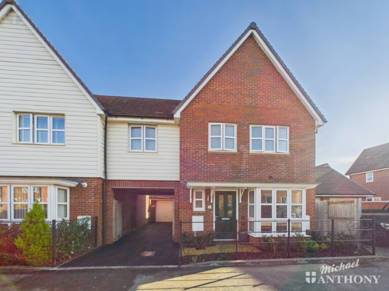 Damson Road, Berryfields, Aylesbury