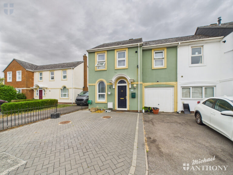 The Comfrey, Aylesbury Image