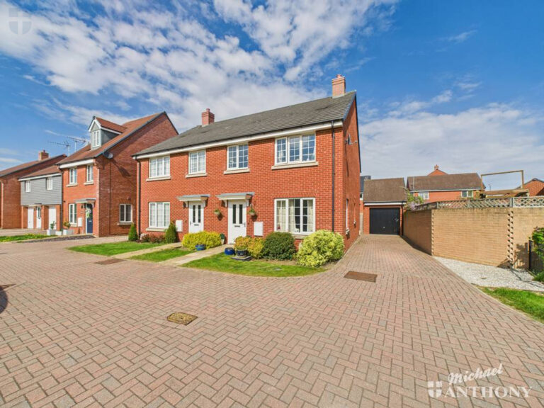 Moore Crescent, Aylesbury, Buckinghamshire Image