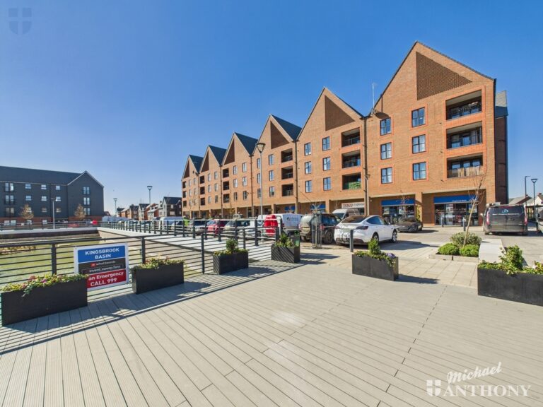 Kingsbrook Basin, Kingsbrook, Aylesbury, Buckinghamshire
