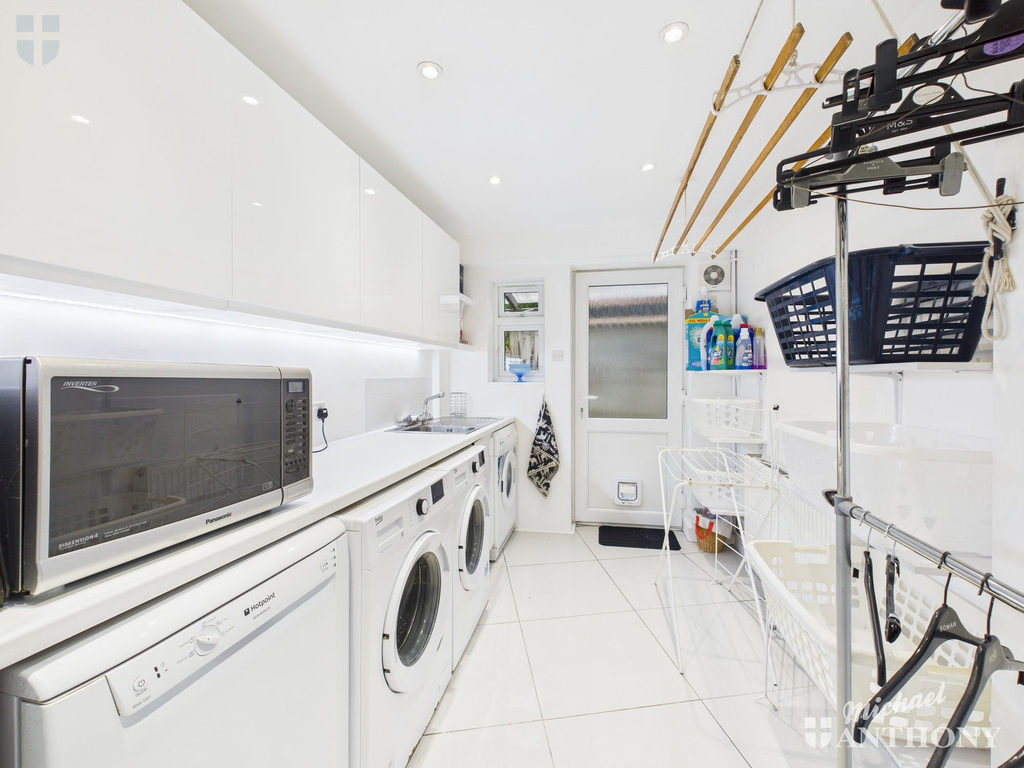 946a5faaba6644248e37