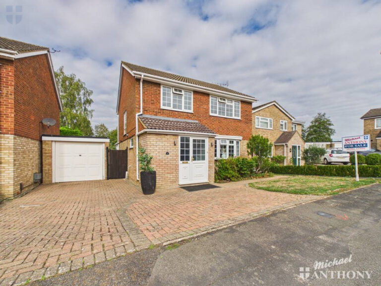 Dean Close, Aylesbury