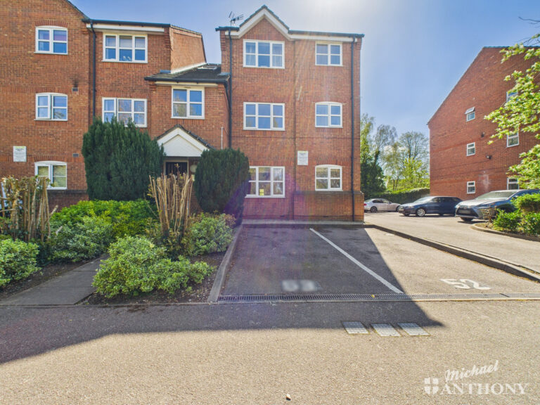 Hilda Wharf, Aylesbury