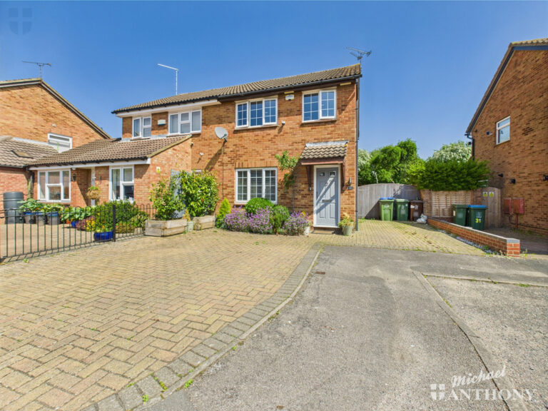 Poplar Road, Aylesbury, Buckinghamshire Image