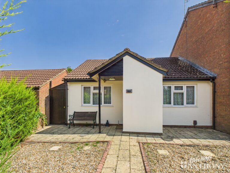 Orwell Drive, Aylesbury, Buckinghamshire Image