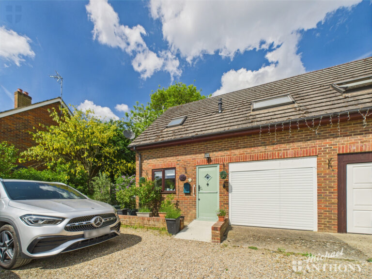 Apsley Court, Bicester Road, Aylesbury Image