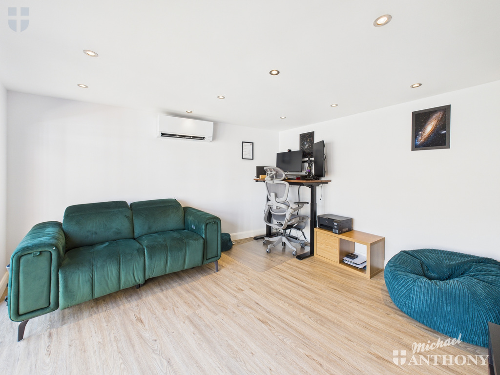 CAM03852G0-PR0432-ST