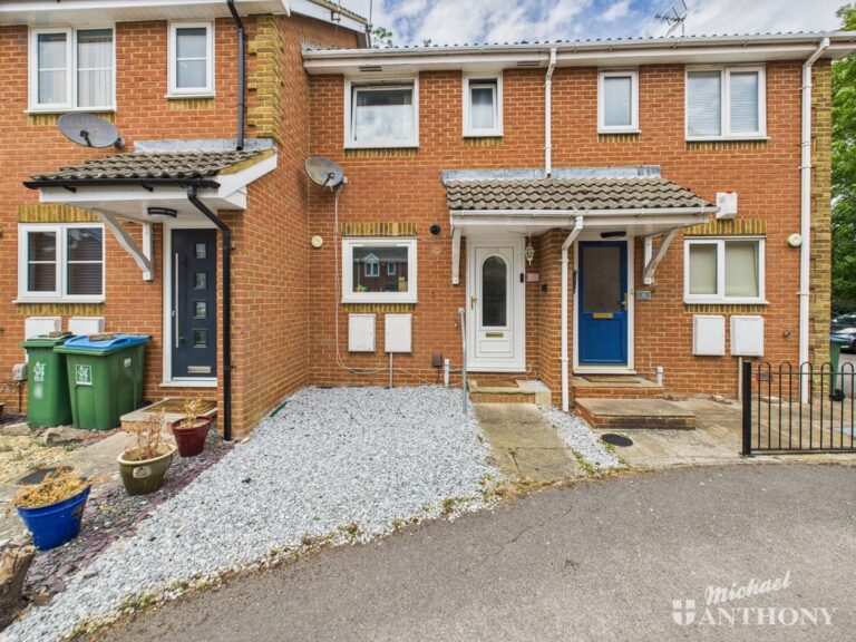 Harrow Close, Aylesbury, Buckinghamshire Image