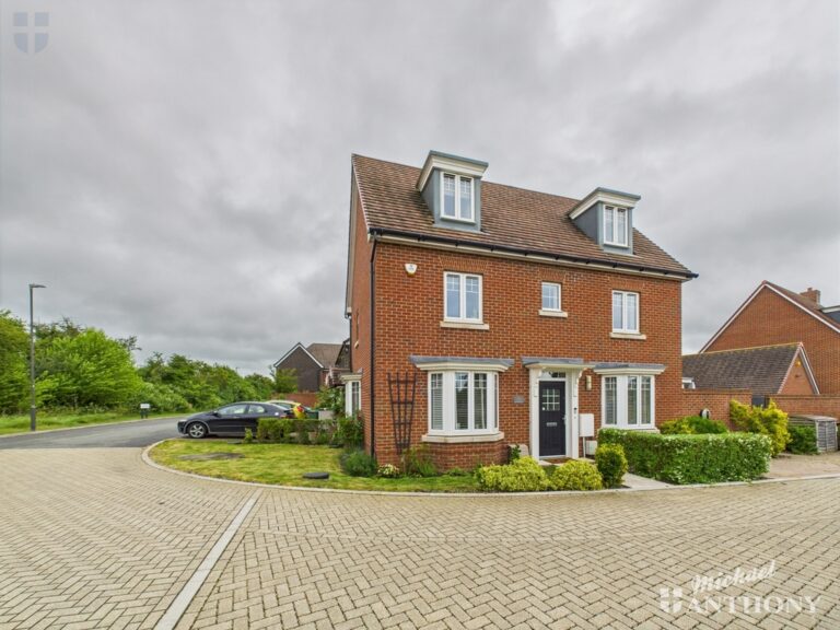 Marston Gate, Broughton, Aylesbury, Buckinghamshire Image