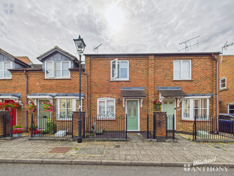 Turnham Way, Aylesbury, Buckinghamshire Image