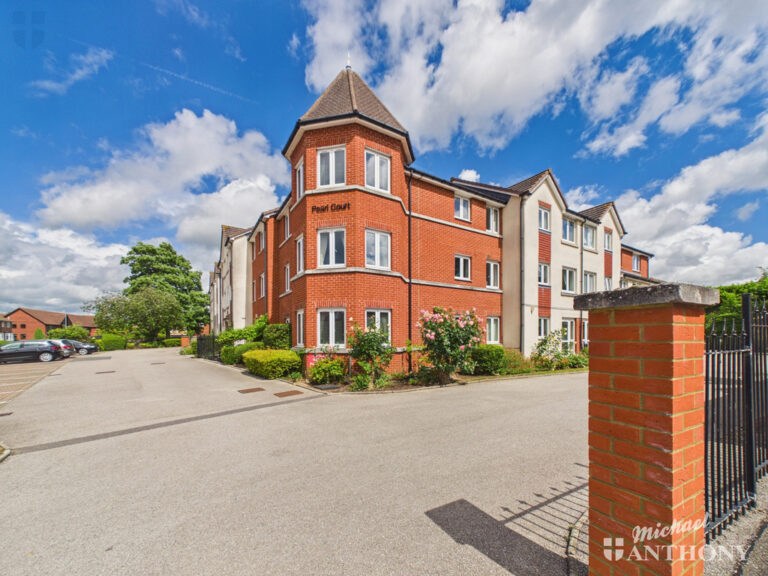 Pearl Court, Croft Road, Aylesbury, Buckinghamshire Image