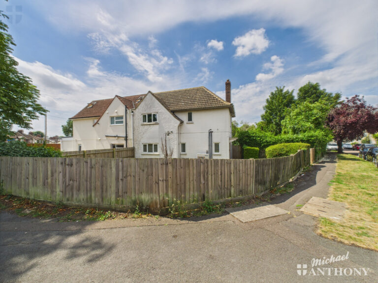 Chestnut Crescent, Aylesbury, Buckinghamshire Image