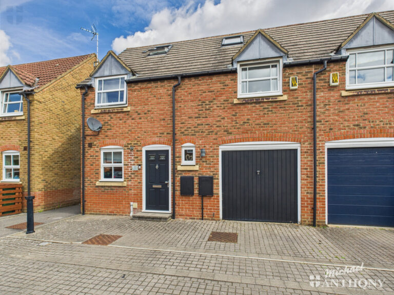 Pakenham Close, Aylesbury, Buckinghamshire Image