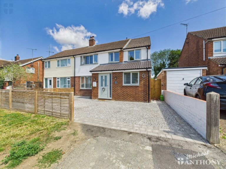 Queens Mead, Aylesbury, Buckinghamshire Image