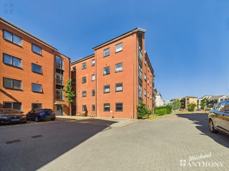 Boldison Close, Aylesbury, Buckinghamshire Image