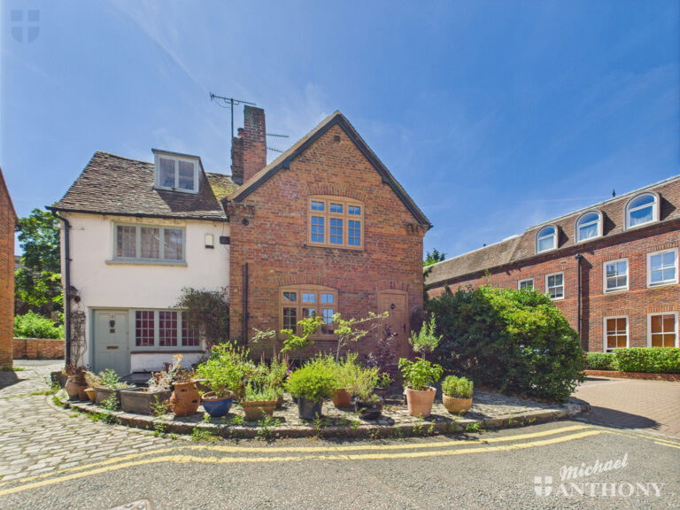Nelson Terrace, The Old Barley Mow, Aylesbury, Buckinghamshire Image