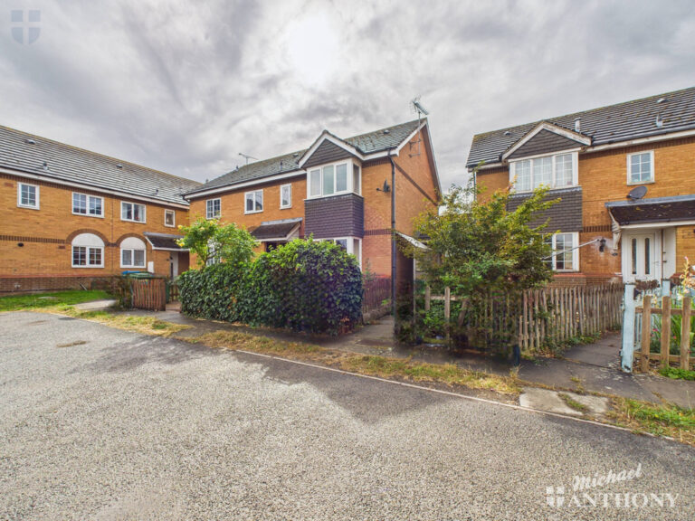 Lupin Walk, Aylesbury, Buckinghamshire Image
